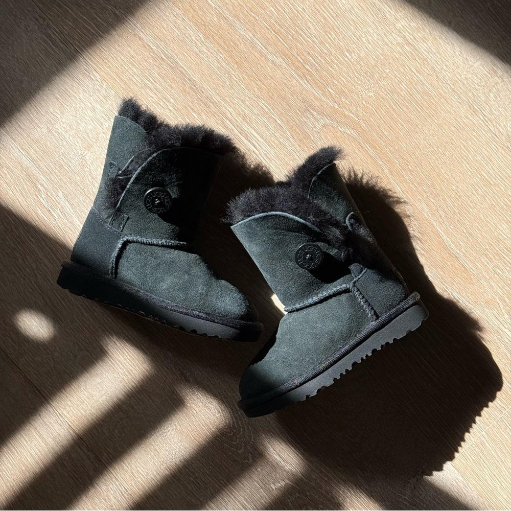 Toddler Black Uggs